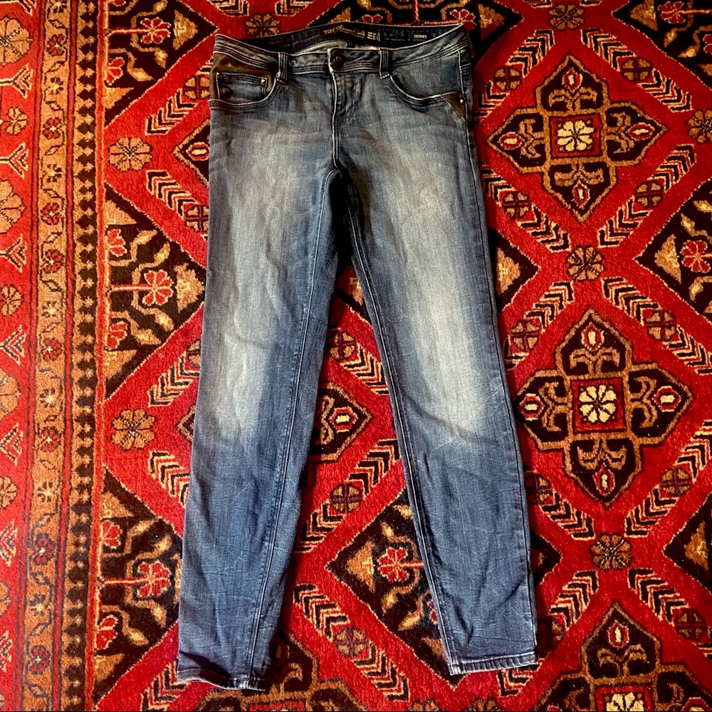 Zara trafaluc premium denim with faux leather details size 6 skinny Jean